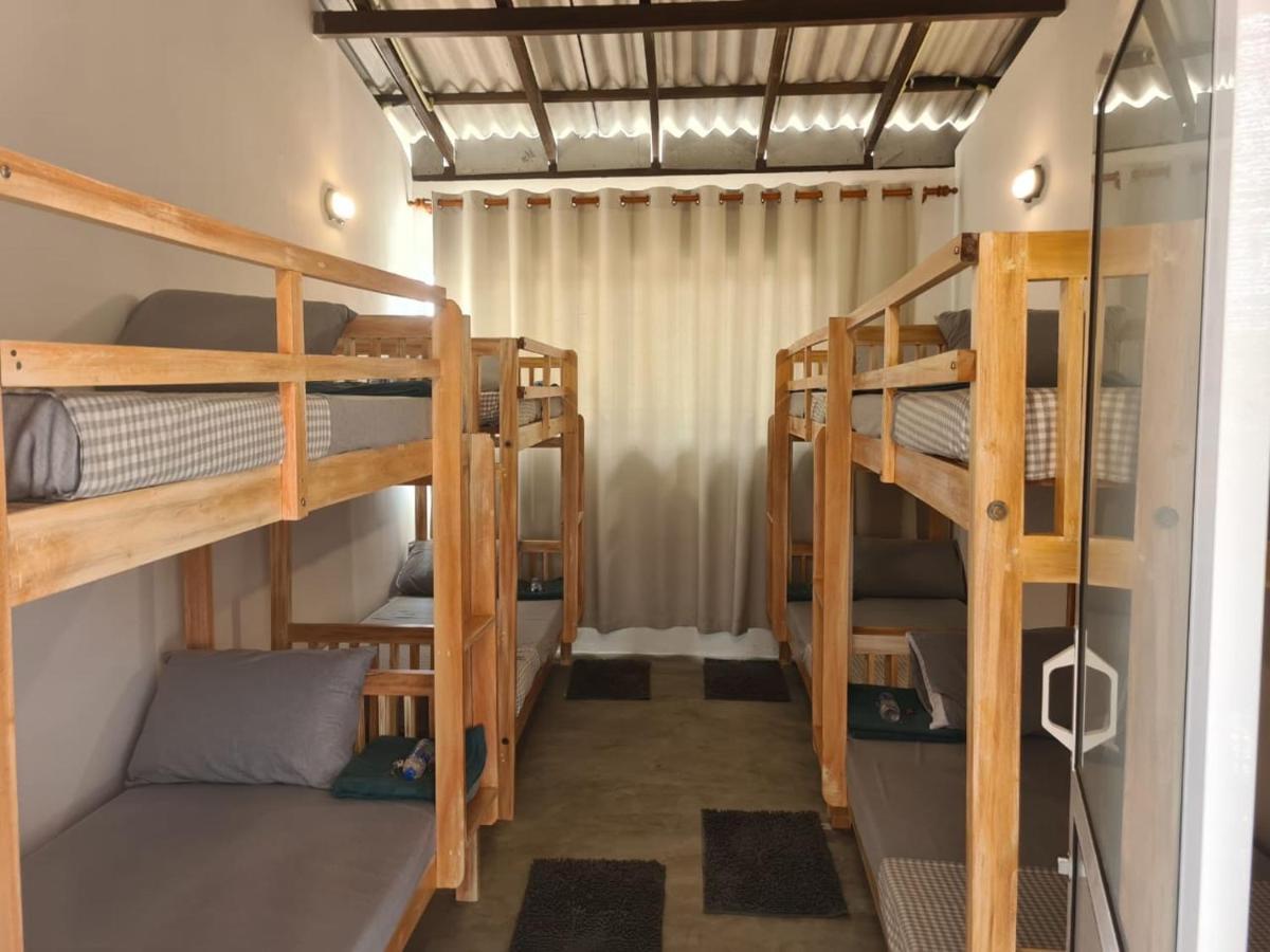 Dip N Doze Hostel Ahangama Buitenkant foto